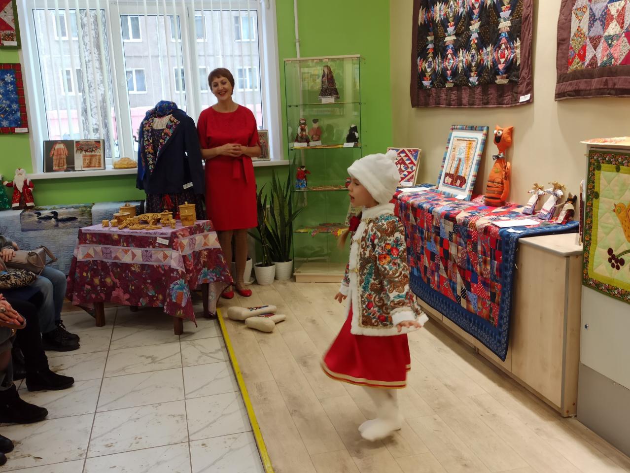 В Копейске открылась выставка «Лоскуток к лоскутку»