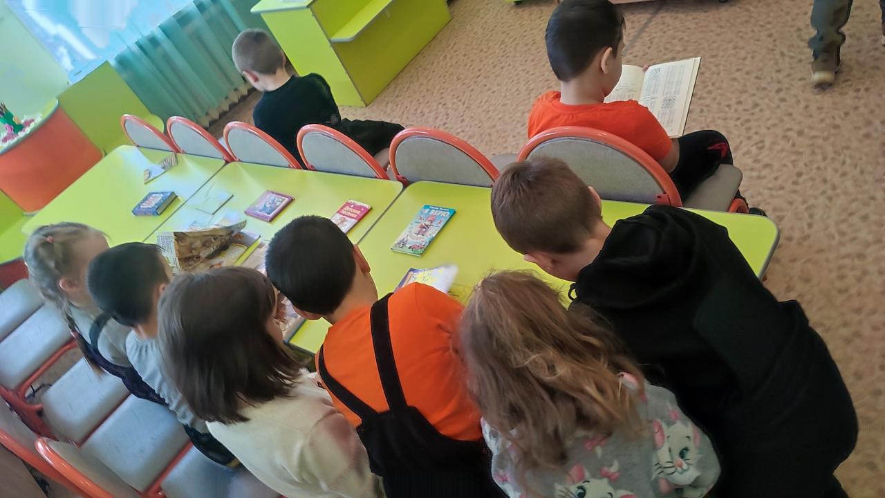 Дошкольники познакомились с библиотекой